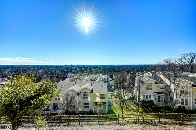 1039 Shadowlawn Dr Green Brook, NJ 08812