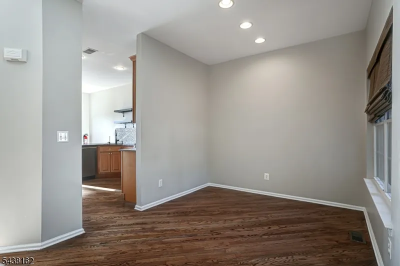 1039 Shadowlawn Dr Green Brook, NJ 08812