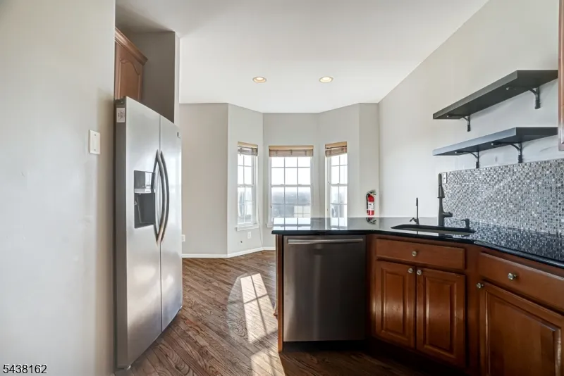 1039 Shadowlawn Dr Green Brook, NJ 08812