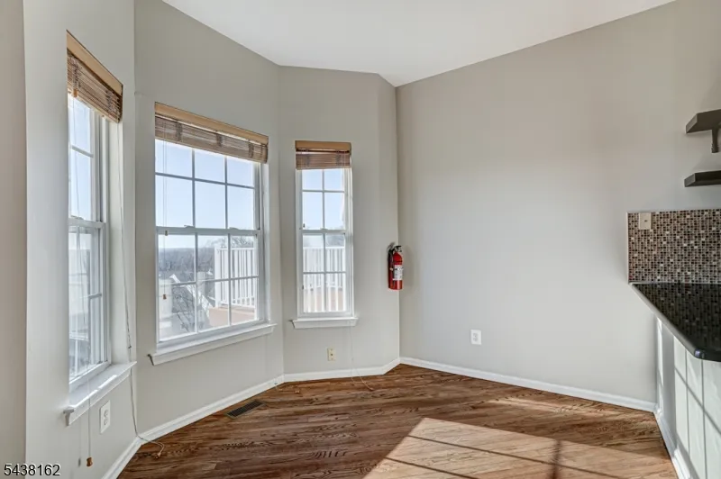 1039 Shadowlawn Dr Green Brook, NJ 08812