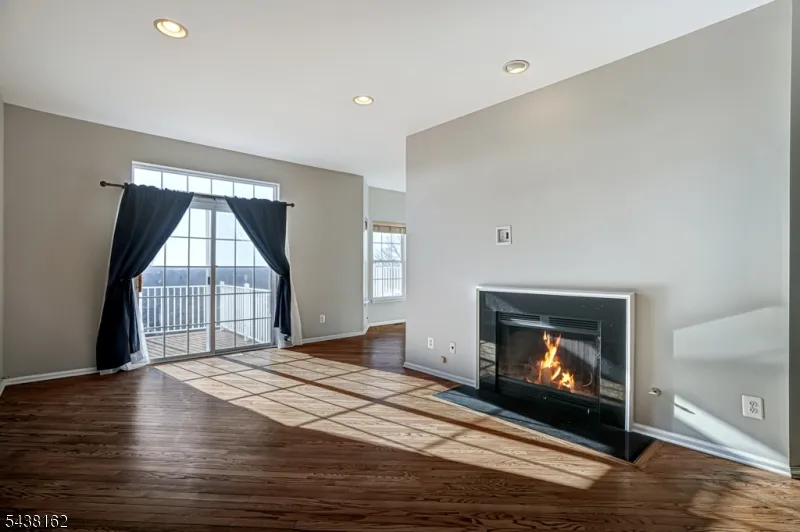 1039 Shadowlawn Dr Green Brook, NJ 08812