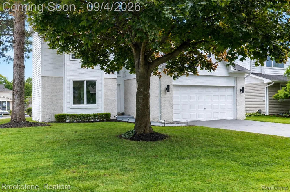 1839 RUSTIC Keego Harbor City, MI 48320