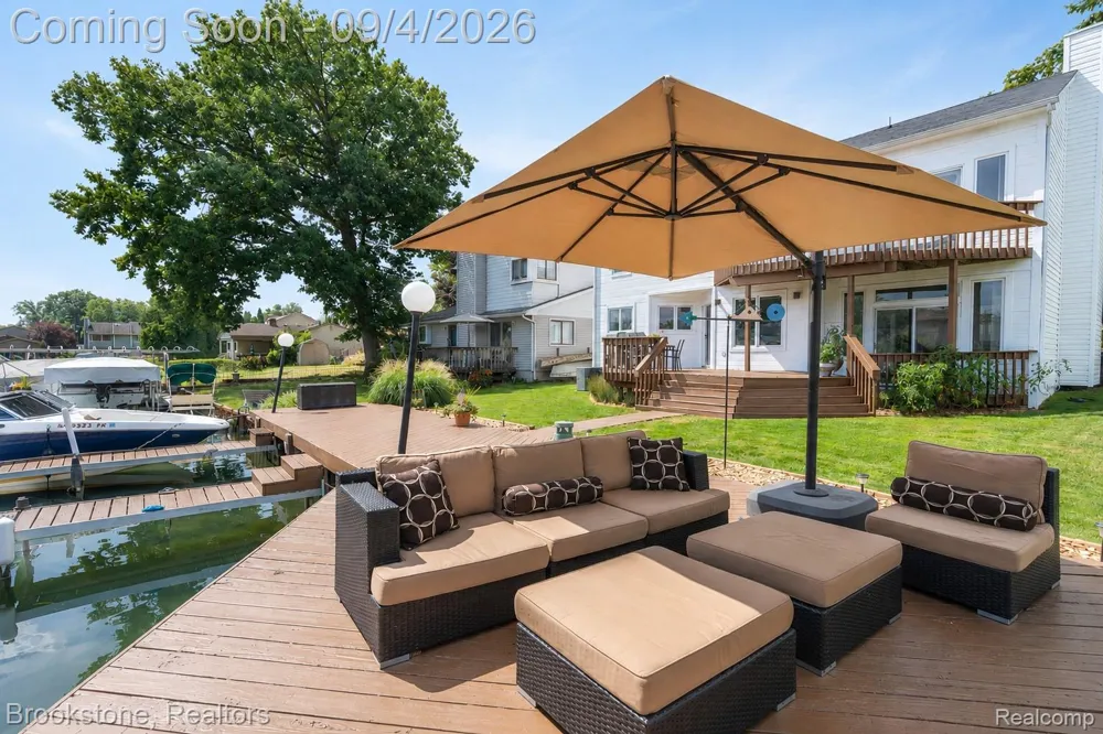 1839 RUSTIC Keego Harbor City, MI 48320