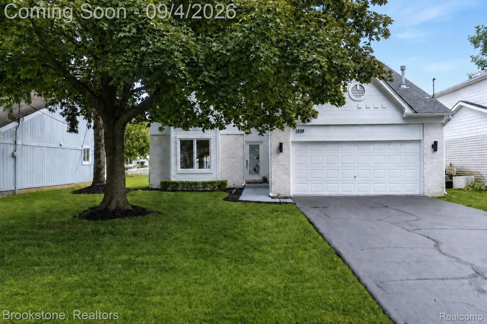 1839 RUSTIC Keego Harbor City, MI 48320