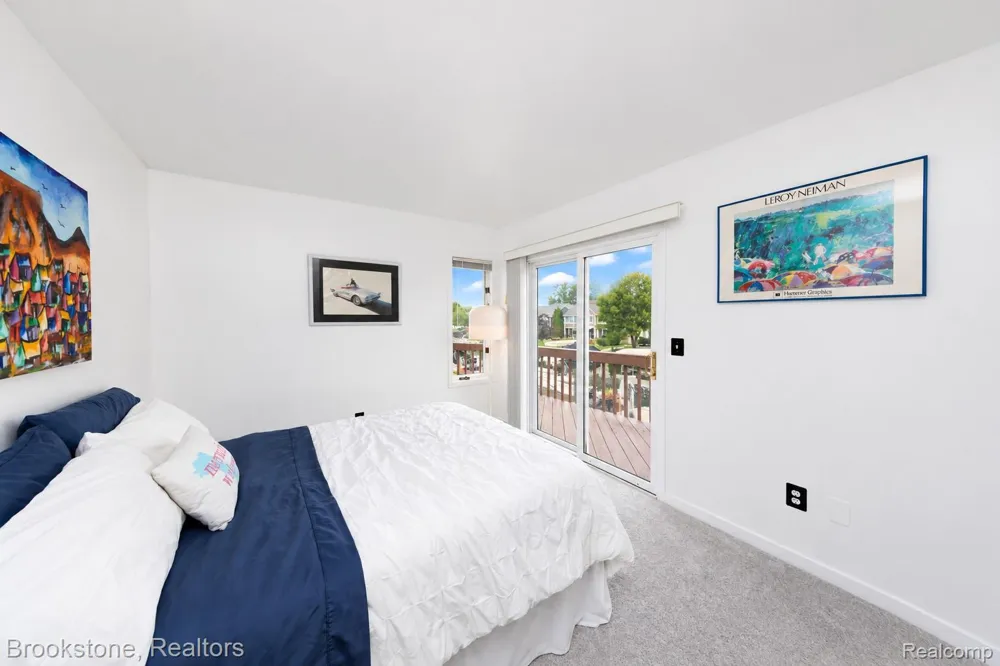1839 RUSTIC Keego Harbor City, MI 48320