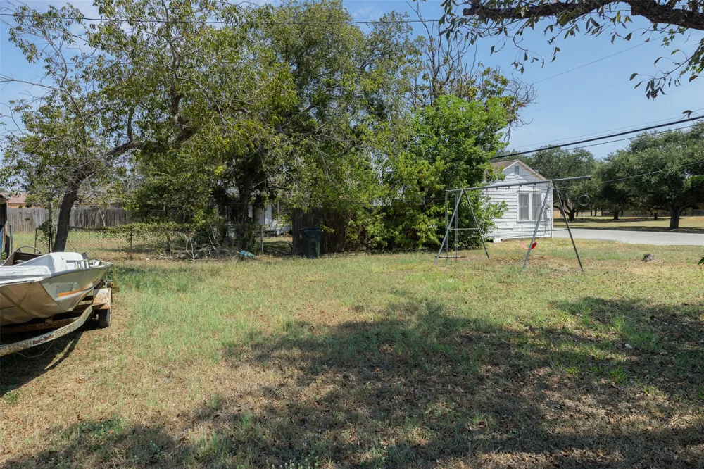 650 S Main Street Giddings, TX 78942