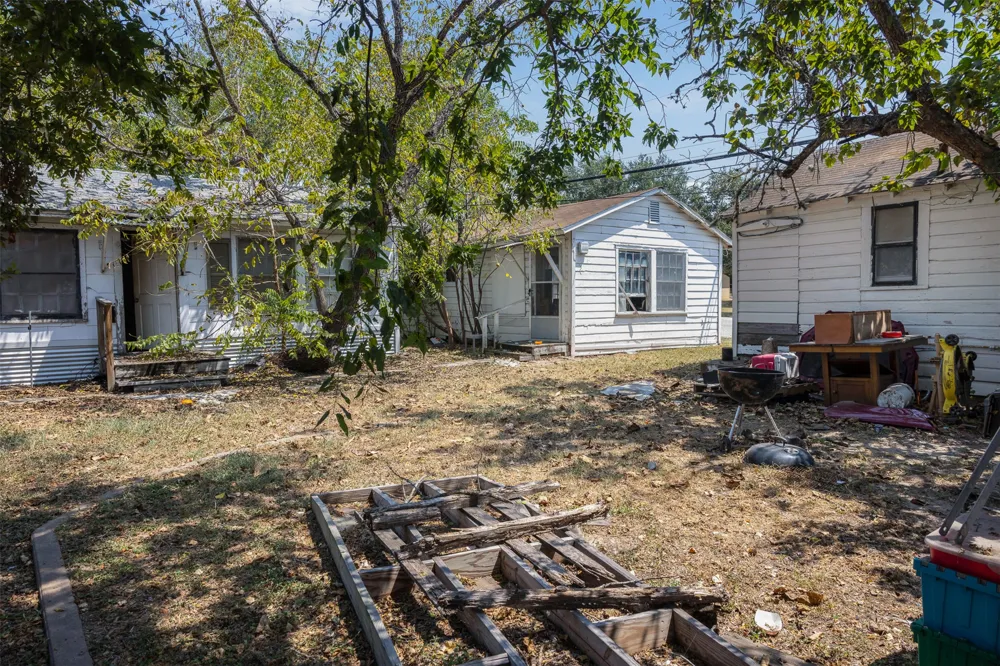 650 S Main Street Giddings, TX 78942