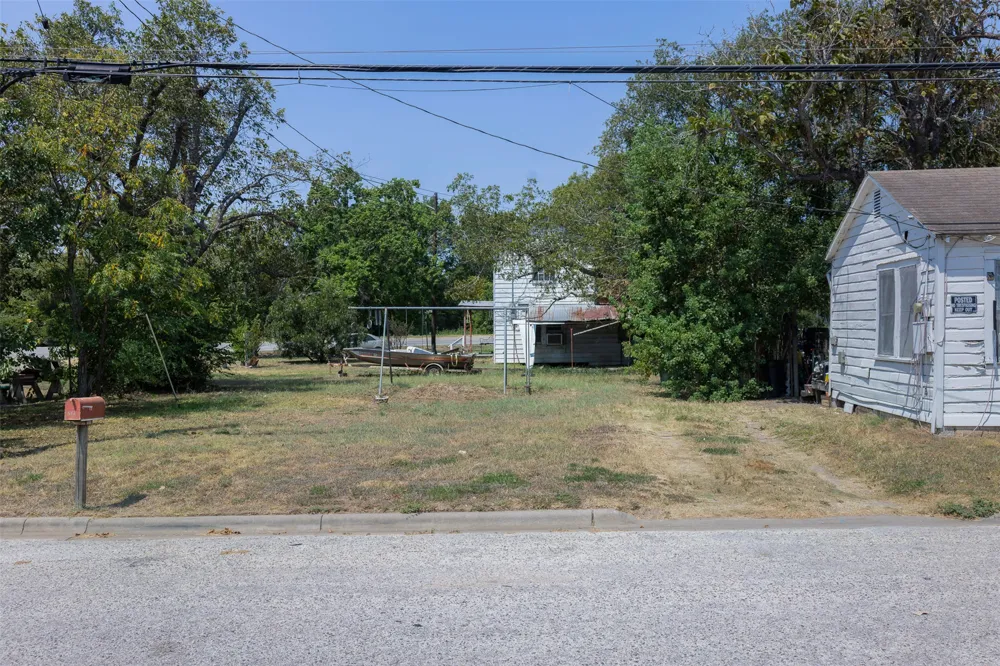 650 S Main Street Giddings, TX 78942