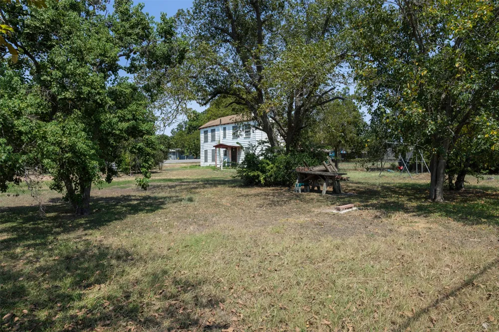 650 S Main Street Giddings, TX 78942