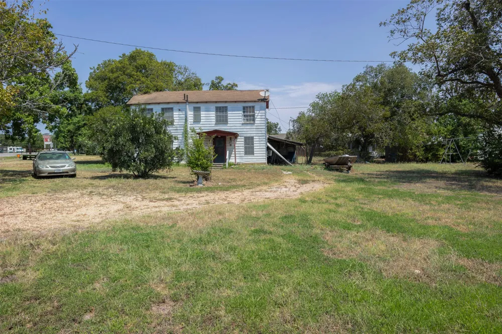 650 S Main Street Giddings, TX 78942