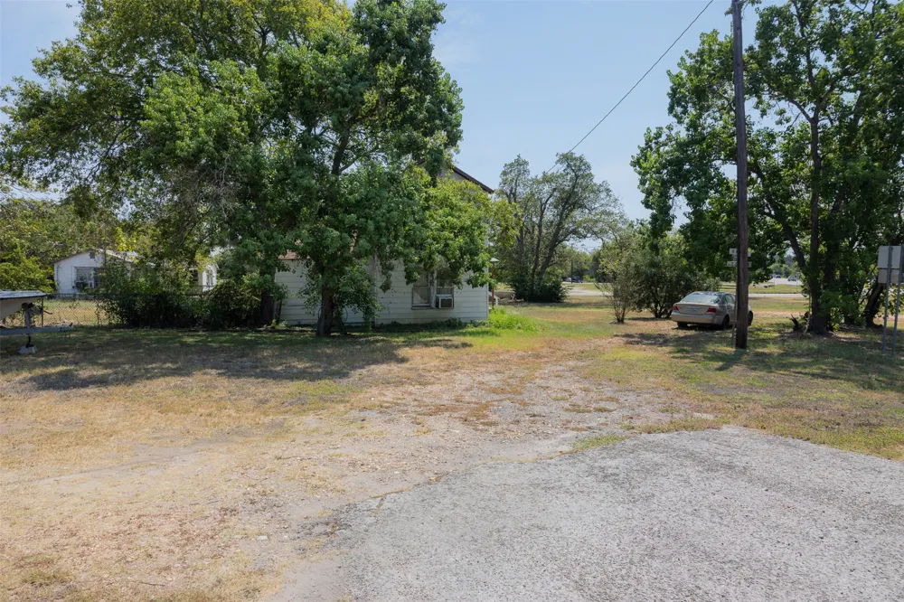 650 S Main Street Giddings, TX 78942