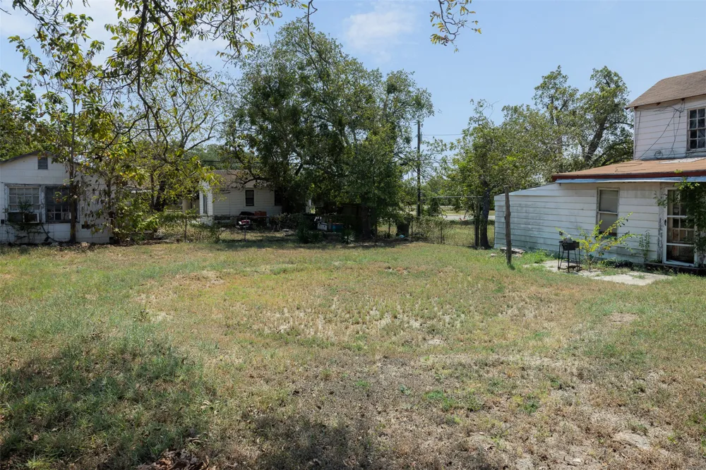 650 S Main Street Giddings, TX 78942