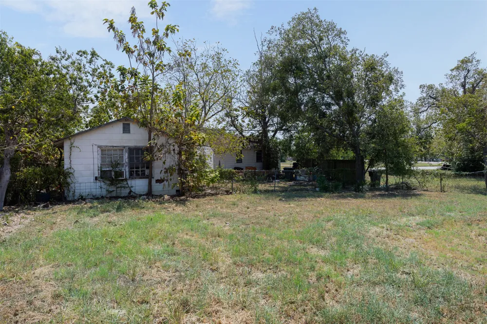 650 S Main Street Giddings, TX 78942