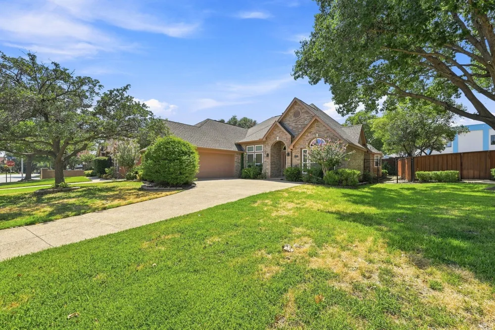 2402 Hunter Place Lane Arlington, TX 76006