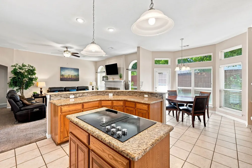 2402 Hunter Place Lane Arlington, TX 76006