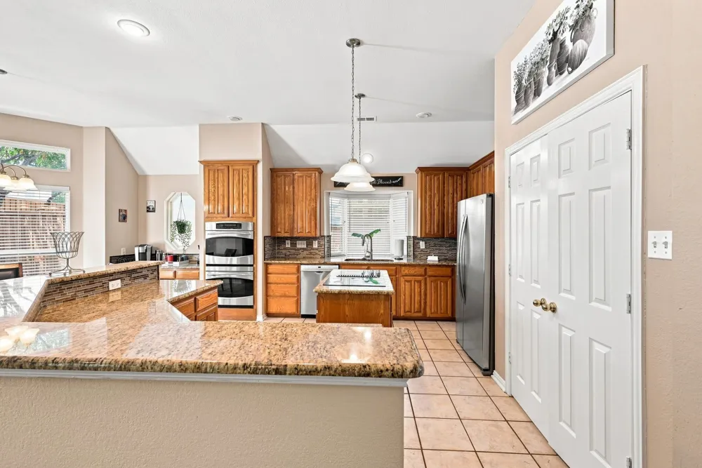 2402 Hunter Place Lane Arlington, TX 76006