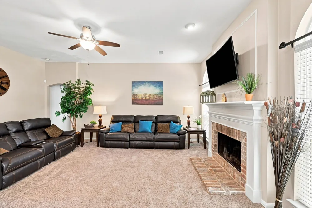 2402 Hunter Place Lane Arlington, TX 76006