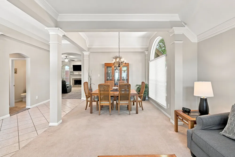 2402 Hunter Place Lane Arlington, TX 76006