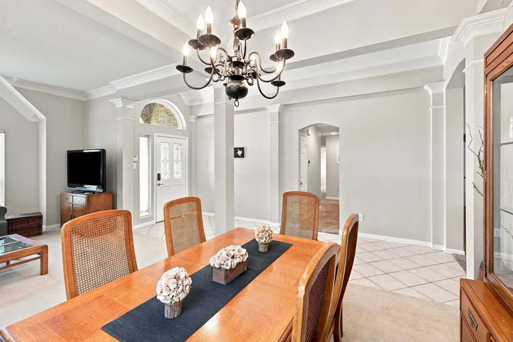 2402 Hunter Place Lane Arlington, TX 76006