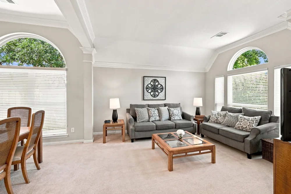 2402 Hunter Place Lane Arlington, TX 76006