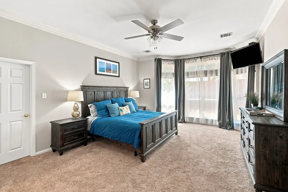 2402 Hunter Place Lane Arlington, TX 76006