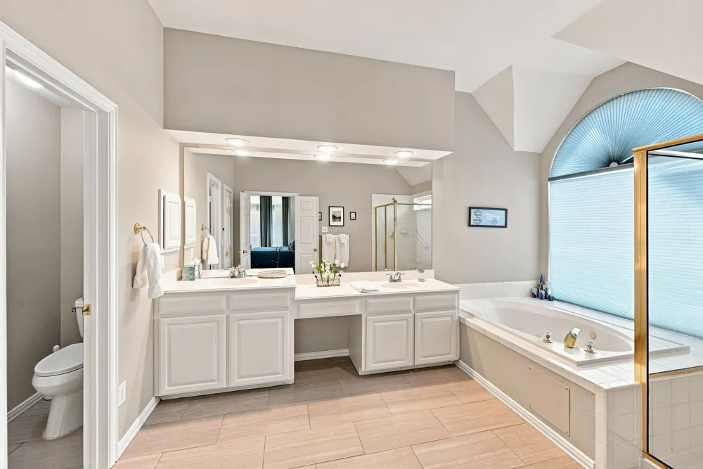 2402 Hunter Place Lane Arlington, TX 76006