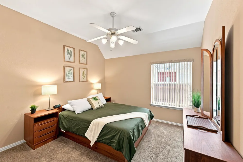 2402 Hunter Place Lane Arlington, TX 76006