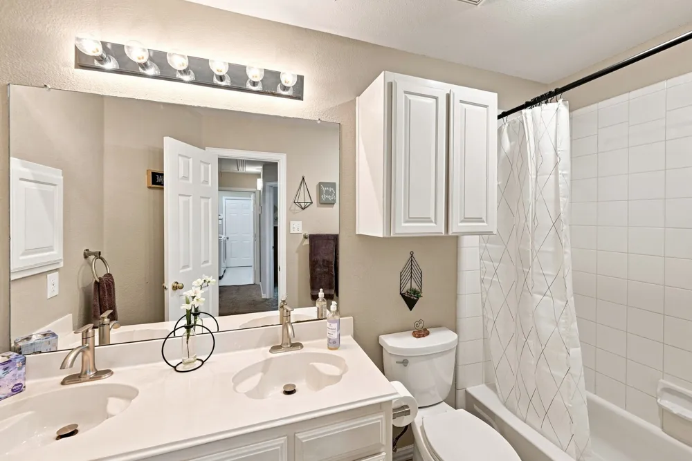 2402 Hunter Place Lane Arlington, TX 76006