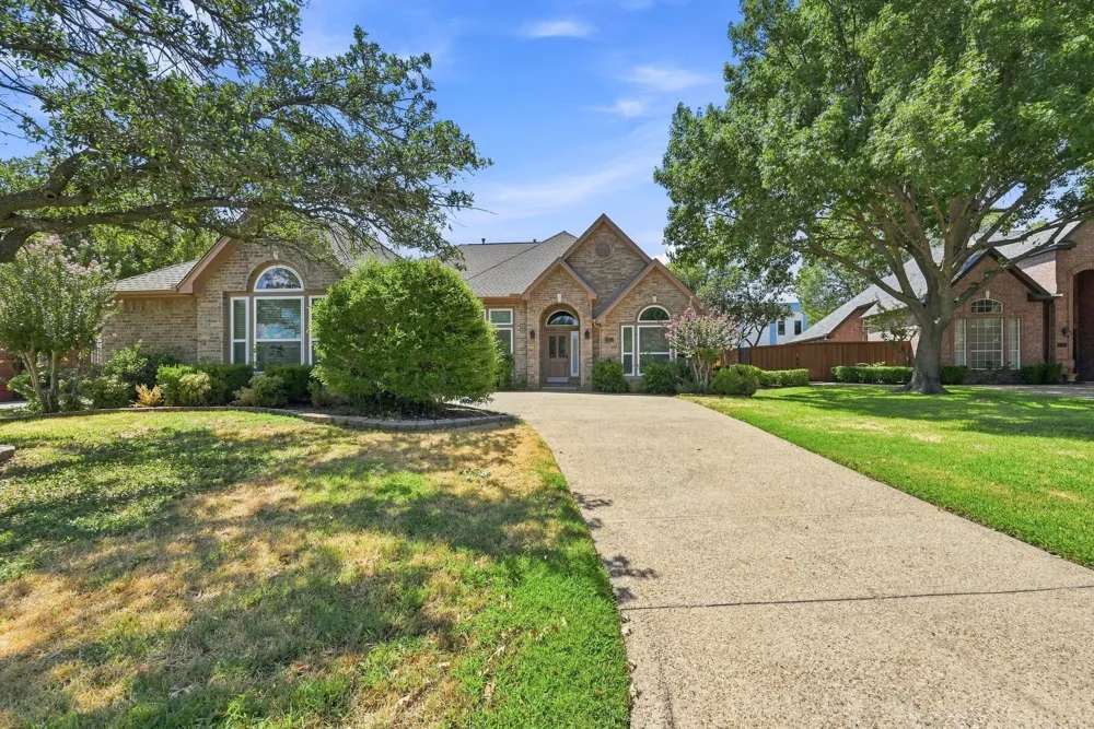 2402 Hunter Place Lane Arlington, TX 76006