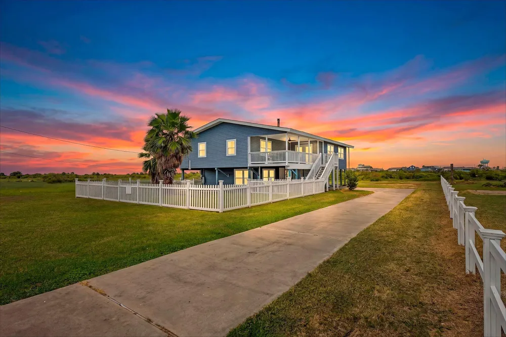 4023 1st Street Galveston, TX 77554