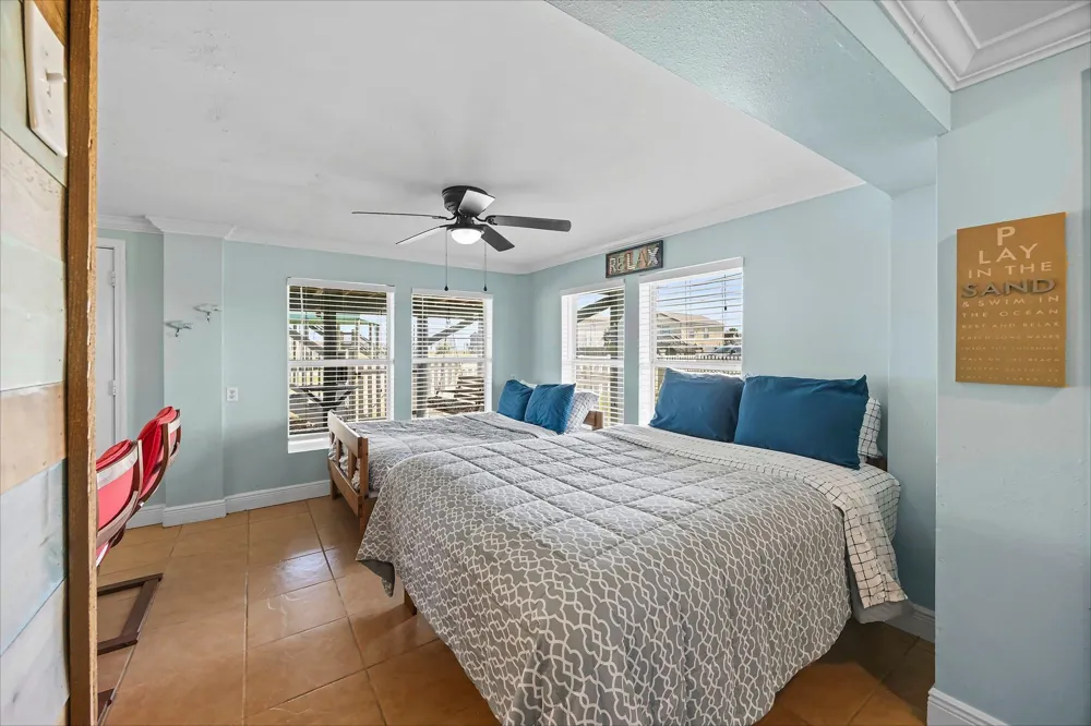 4023 1st Street Galveston, TX 77554