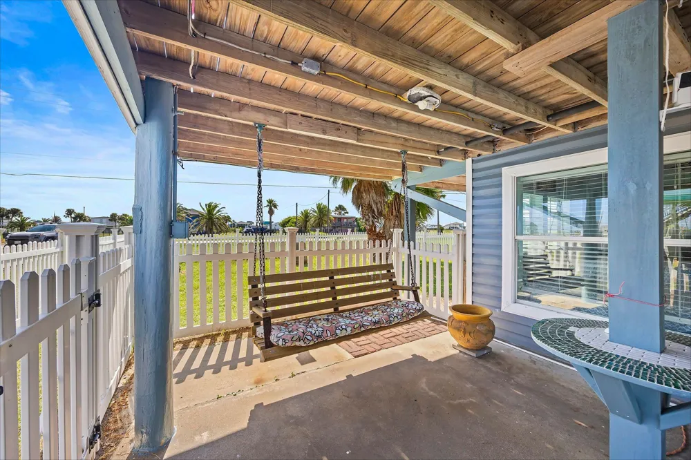 4023 1st Street Galveston, TX 77554