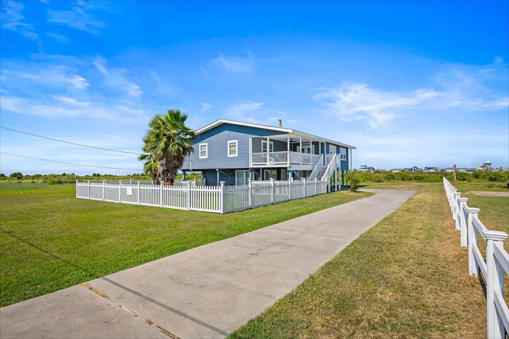 4023 1st Street Galveston, TX 77554