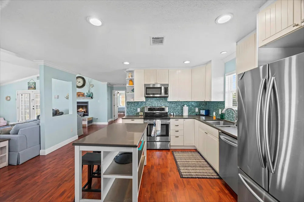 4023 1st Street Galveston, TX 77554