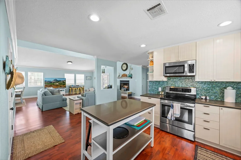 4023 1st Street Galveston, TX 77554