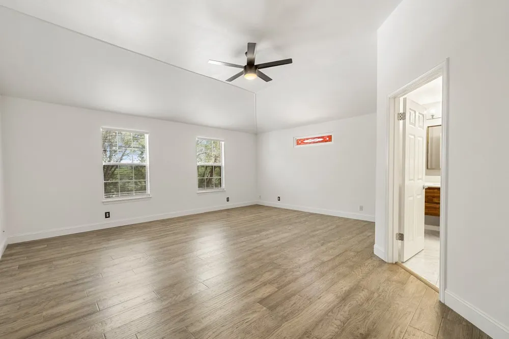 217 Sailors Run Lakeway, TX 78734