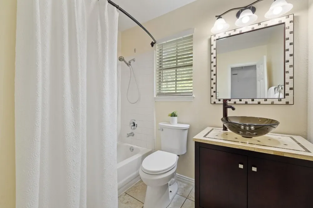 217 Sailors Run Lakeway, TX 78734