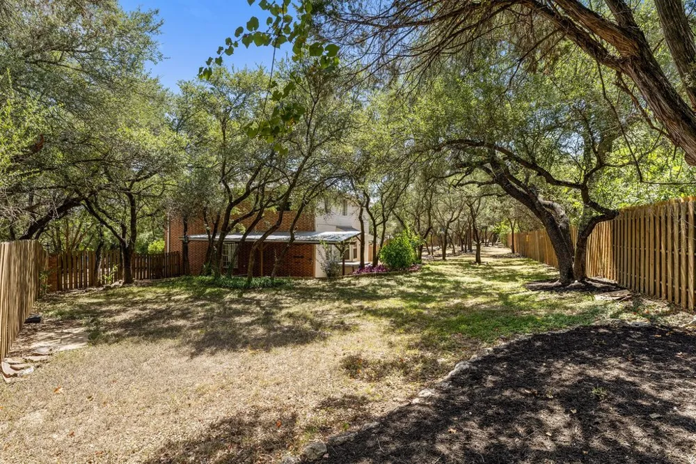 217 Sailors Run Lakeway, TX 78734