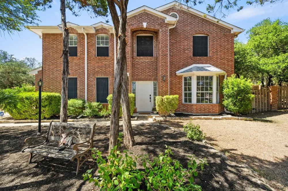 217 Sailors Run Lakeway, TX 78734