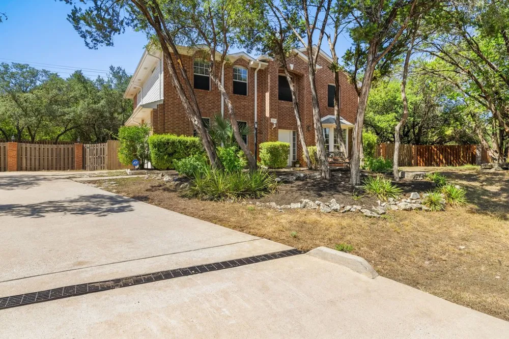 217 Sailors Run Lakeway, TX 78734