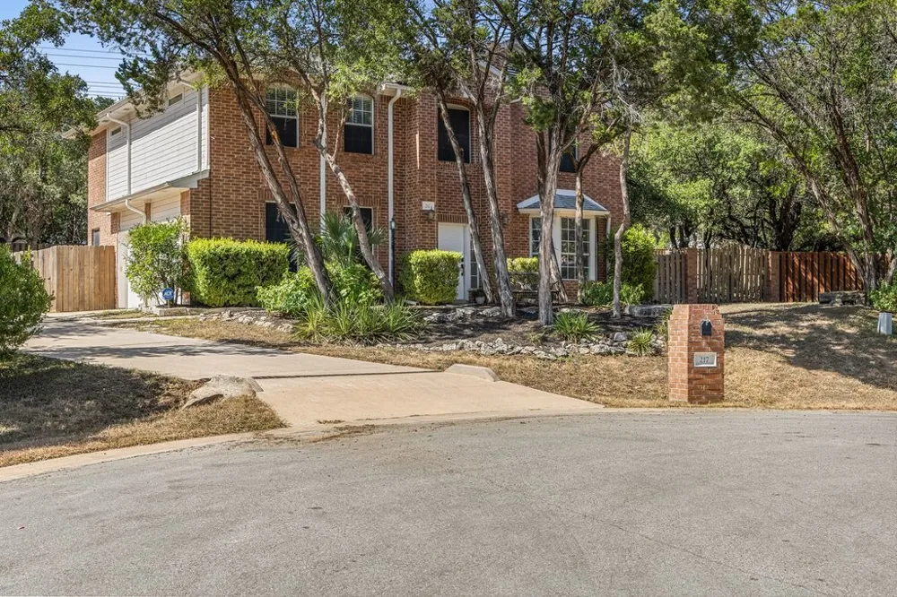217 Sailors Run Lakeway, TX 78734