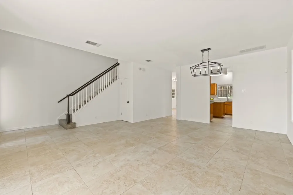 217 Sailors Run Lakeway, TX 78734
