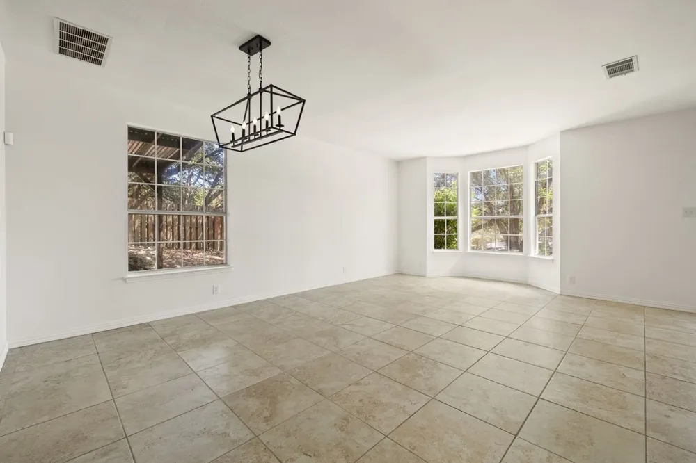 217 Sailors Run Lakeway, TX 78734