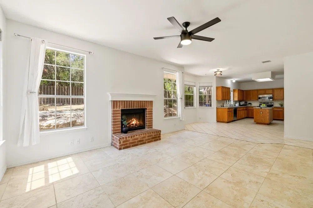 217 Sailors Run Lakeway, TX 78734