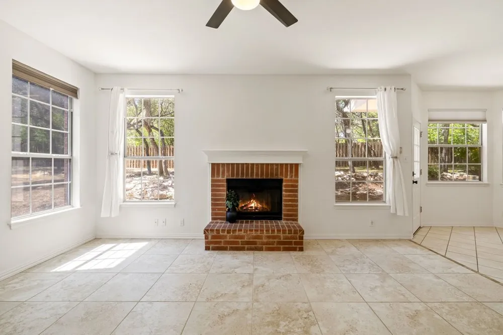 217 Sailors Run Lakeway, TX 78734