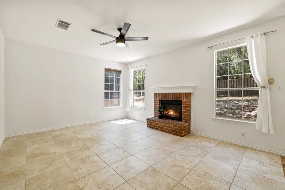 217 Sailors Run Lakeway, TX 78734