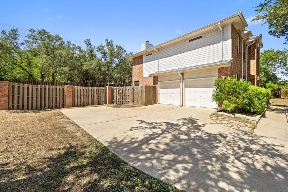 217 Sailors Run Lakeway, TX 78734