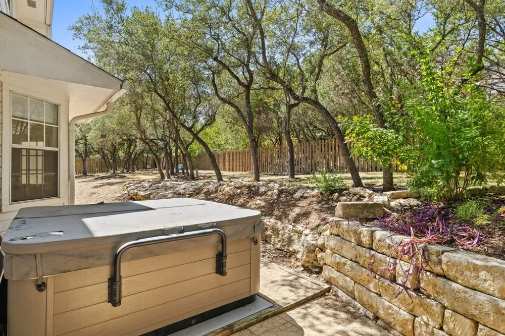 217 Sailors Run Lakeway, TX 78734