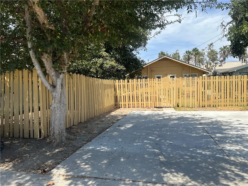 1126 W Center Street Anaheim, CA 92805