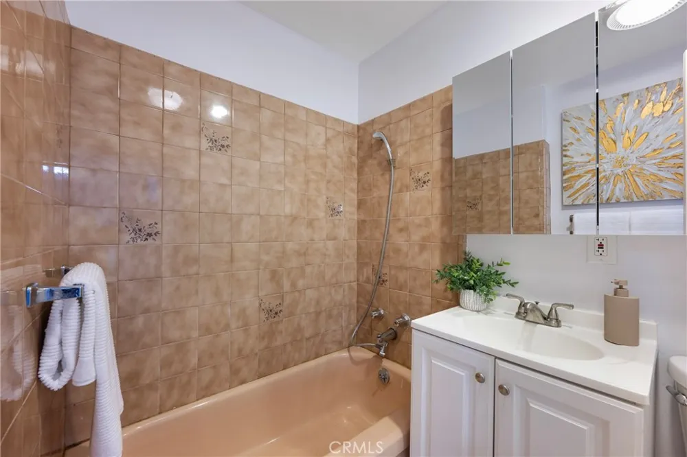 116 E Hoover Orange, CA 92867